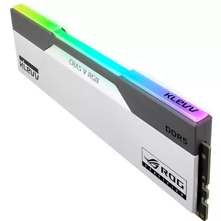 KLEVV CRAS V ROG 32GB 6200MT/s DDR5 memória CL30 Kit of 2 fehér-szürke RGB